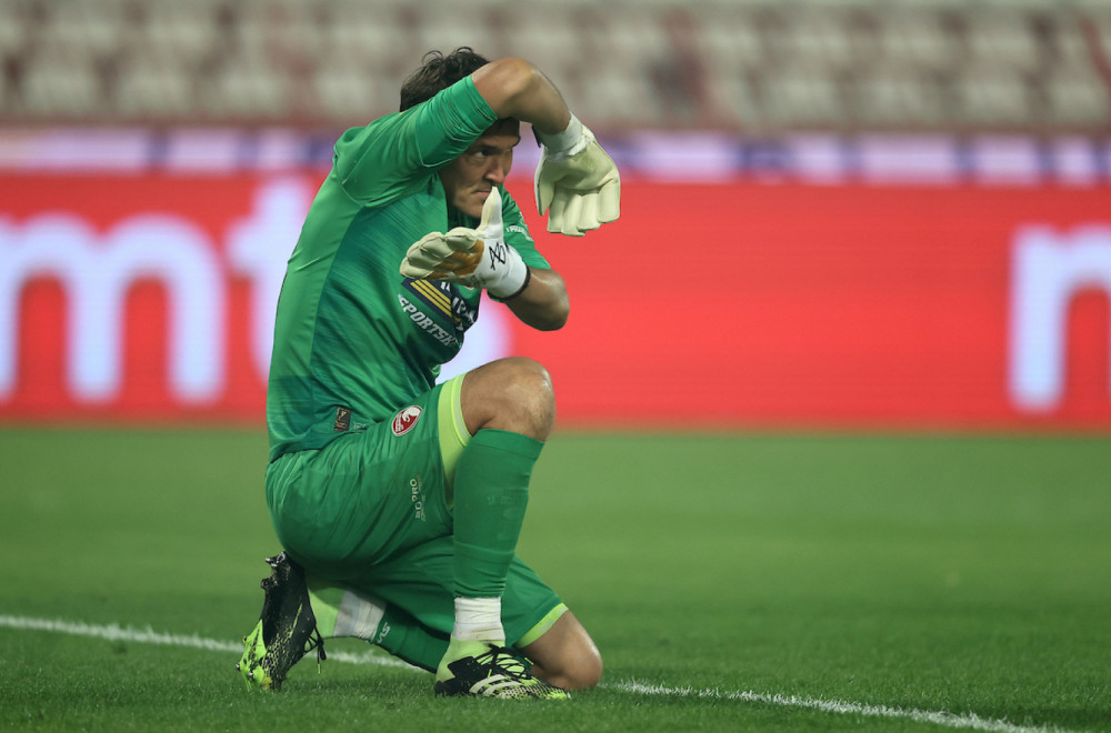 Haos: "Delije" gađale Stojkovića topovskim udarima – prekid na "Marakani" VIDEO