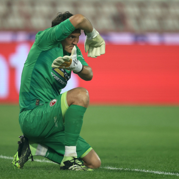 Haos: "Delije" gađale Stojkovića topovskim udarima – prekid na "Marakani" VIDEO