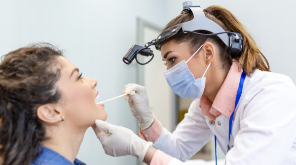 Novi soj korone se širi Evropom, ima ga i u Srbiji: Ovo su simptomi