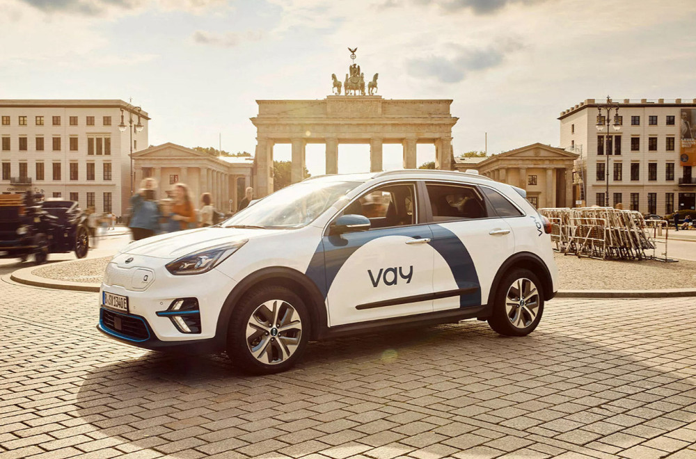 Rentakar revolucija: Iznajmljeni auto će vam dovoziti gejmeri – iz fotelje! VIDEO