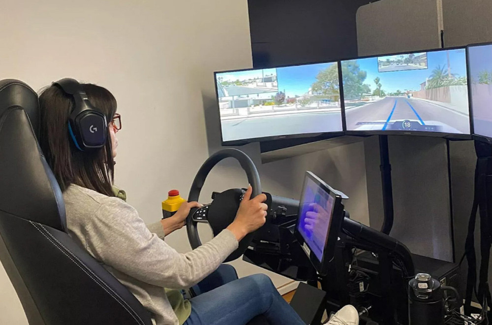 Rentakar revolucija: Iznajmljeni auto će vam dovoziti "gejmeri" – iz fotelje! VIDEO