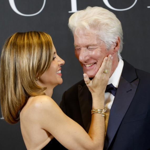 Slavni zavodnik sija pored 34 godine mlađe supruge: Zbog nje je ostavio sve FOTO/VIDEO