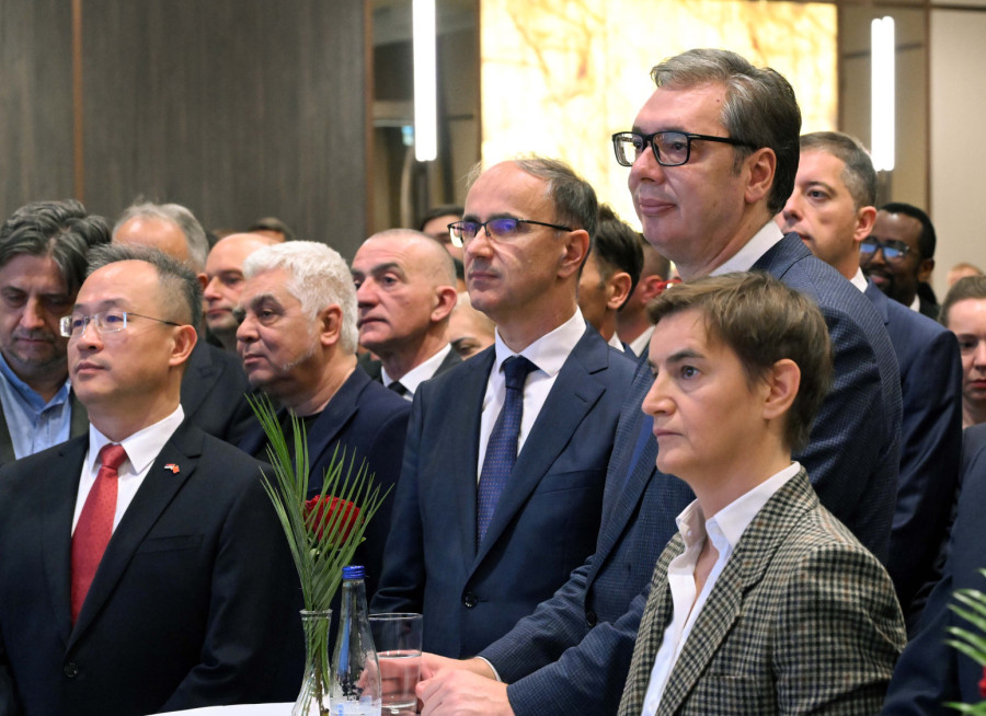 Nacionalni dan Kine; Vučić na svečanosti u ambasadi: Nastavljamo zajedno, za mir, razvoj i bolji život FOTO