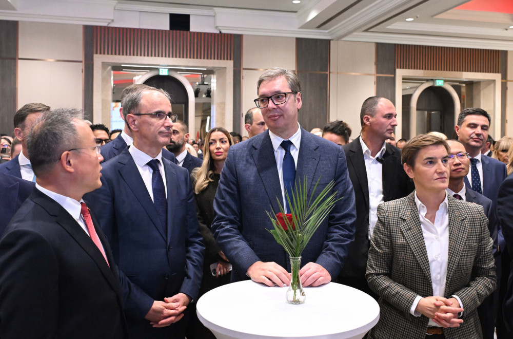 Nacionalni dan Kine; Vučić na svečanosti u ambasadi: Nastavljamo zajedno, za mir, razvoj i bolji život FOTO