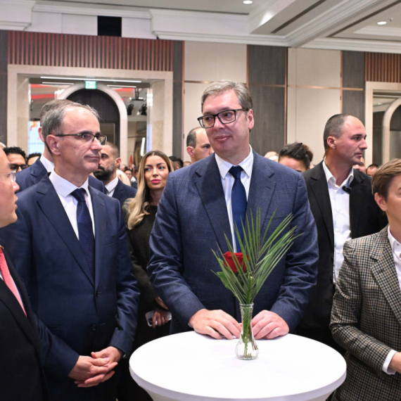 Nacionalni dan Kine; Vučić na svečanosti u ambasadi: Nastavljamo zajedno, za mir, razvoj i bolji život FOTO