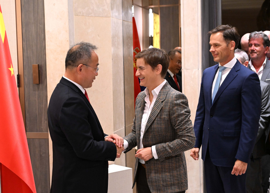 Nacionalni dan Kine; Vučić na svečanosti u ambasadi: Nastavljamo zajedno, za mir, razvoj i bolji život FOTO