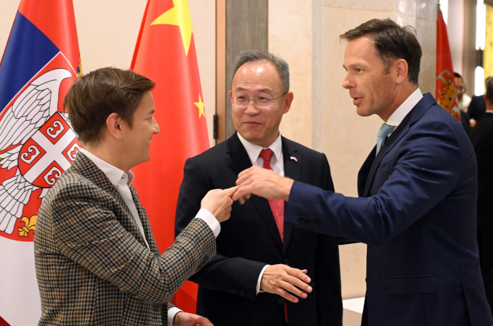 Nacionalni dan Kine; Vučić na svečanosti u ambasadi: Nastavljamo zajedno, za mir, razvoj i bolji život FOTO