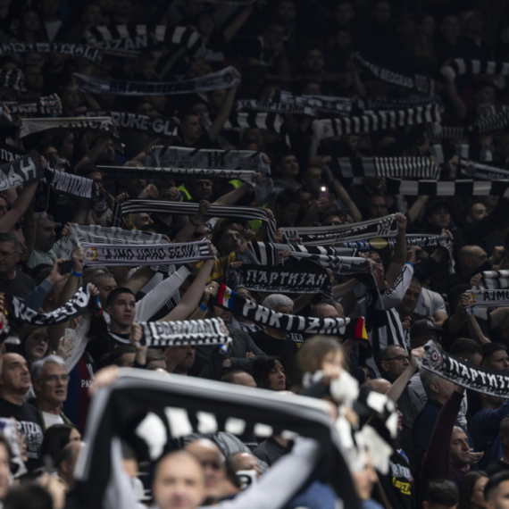 Navijači Partizana napadnuti u Splitu – dvojici ukazana pomoć