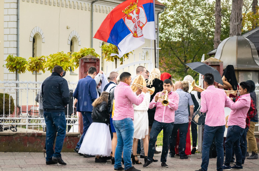 Opšti haos na svadbi: Svađa sa mladencima, žena pala, a njen muž napao ekipu Hitne pomoći VIDEO