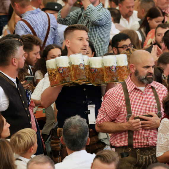 Ljudi razočarani Oktobarfestom: "Najgora stvar u mom životu!" VIDEO