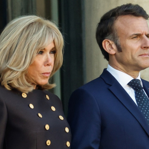 Makronovi proširili tužbu: "Pokušava da zaradi na tvrdnjama da je Brižit muško"