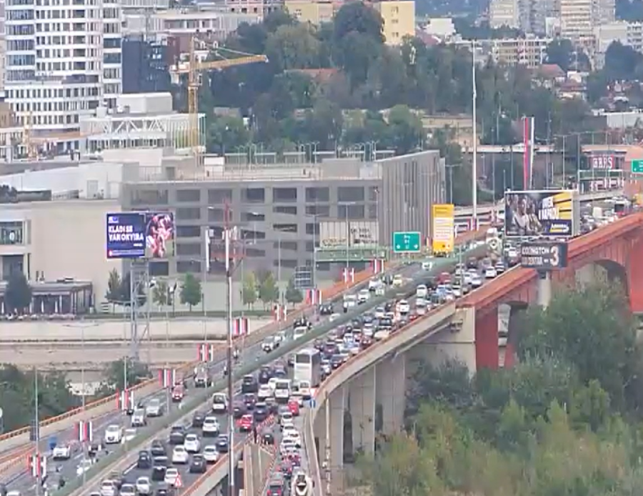 Haos u Beogradu: Vozila mile, formirane dugačke kolone; Evo gde je kritično FOTO