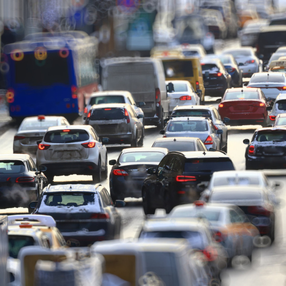 Haos u Beogradu: Vozila mile, formirane dugačke kolone; Evo gde je kritično FOTO