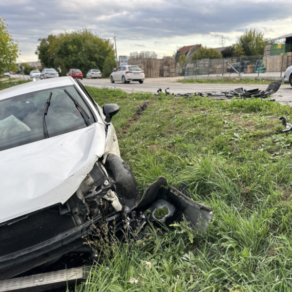 Teška saobraćajna nesreća kod Čačka: Dve osobe povređene; Hitno prebačene u bolnicu FOTO