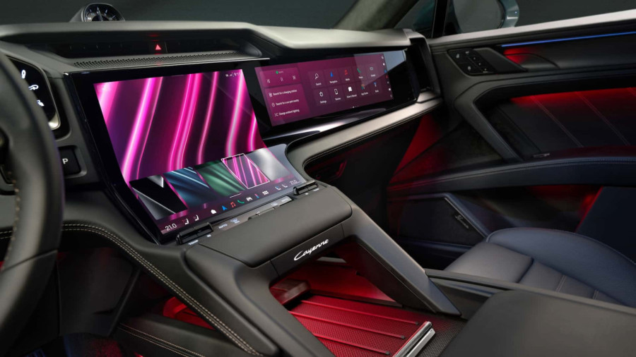 Da li je Porsche preterao sa ekranima? Ovako izgleda električni Cayenne iznutra FOTO