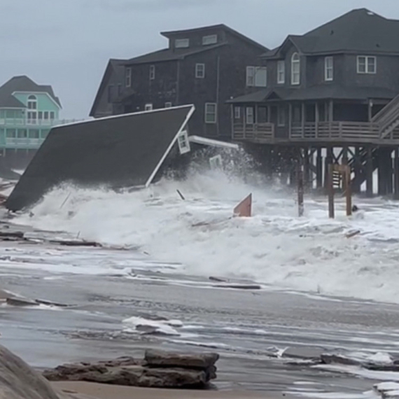 Udar dva uragana; Kuće padaju kao kula od karata FOTO