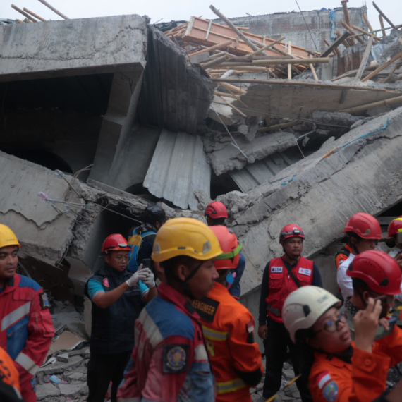 Internat u Indoneziji pao kao kula od karata: Još 91 dete zarobljeno ispod ruševina FOTO/VIDEO