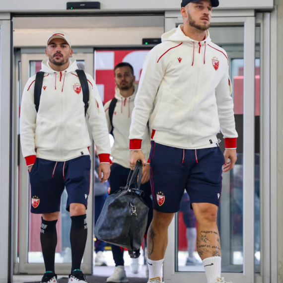 Zvezda otputovala u Porto – Milojević poveo 23 igrača