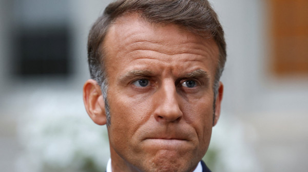 Makron sprema oštrije mere