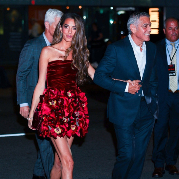 Kad Amal Kluni obuče najkraću haljinu, Džordž ne ispušta njenu ruku FOTO