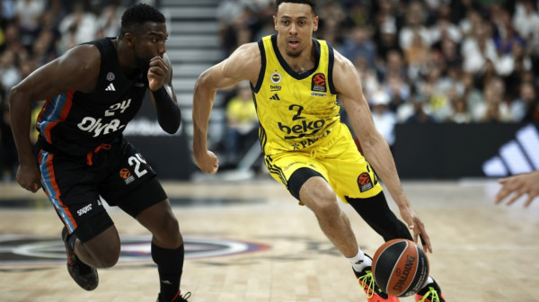 Fener uspešno krenuo u misiju odbrane titule