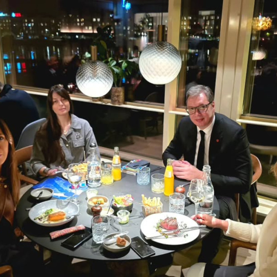 Oglasio se Vučić: "Ovde u Kopenhagenu je sve moguće. Danska, zemlja čuda!" FOTO