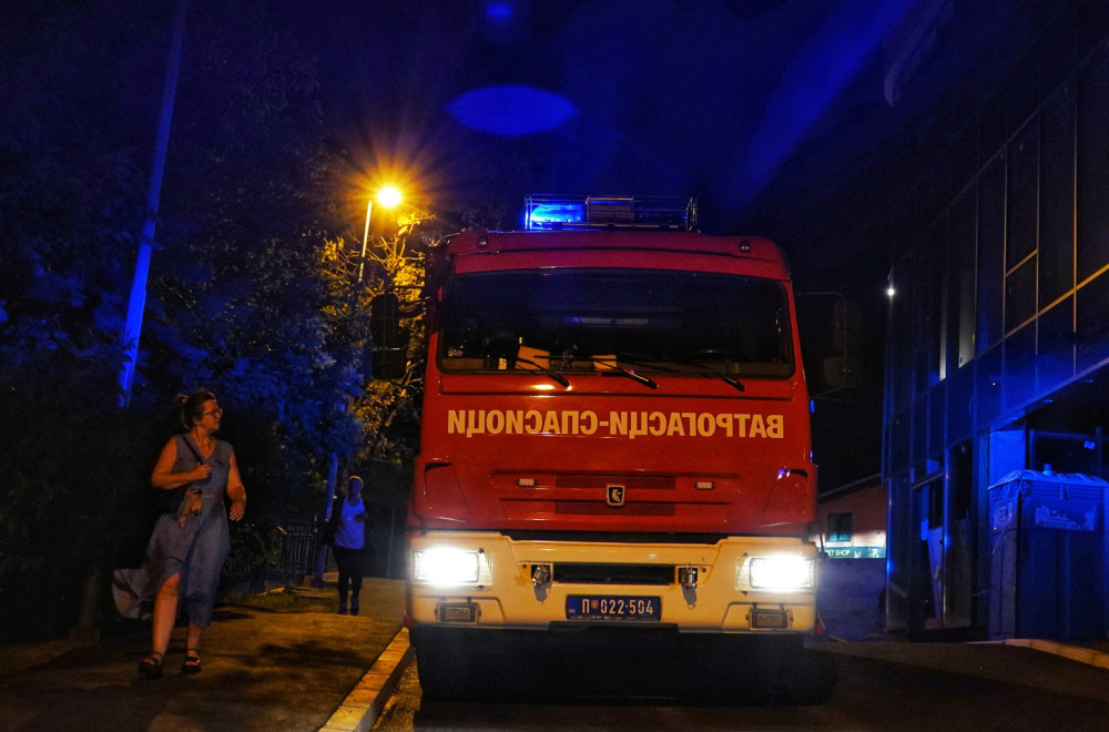 Požar na krovu Immo tržnog centra; Zapalili se napojni kablovi VIDEO