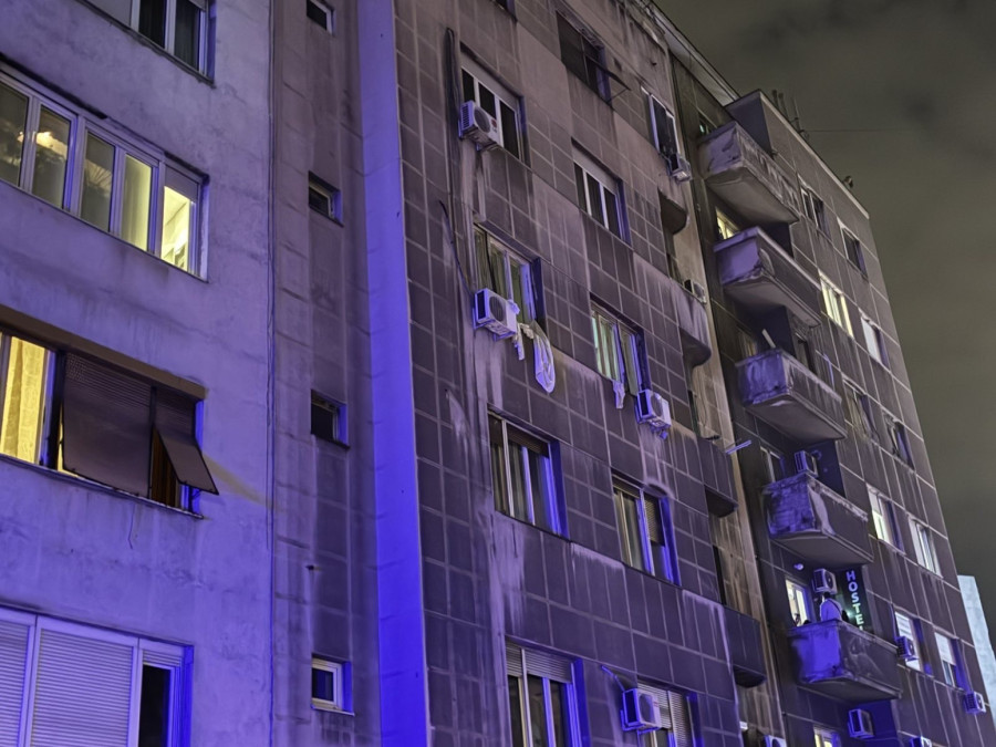 Eksplozija u stanu u Kosovskoj ulici: Sumnja se na plinsku bocu; Jedna osoba poginula FOTO/VIDEO