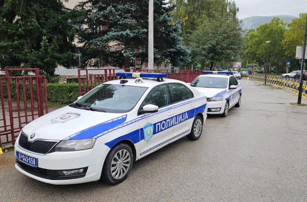 Protiv učenika koji je doneo nož u školu pokrenut disciplinski postupak