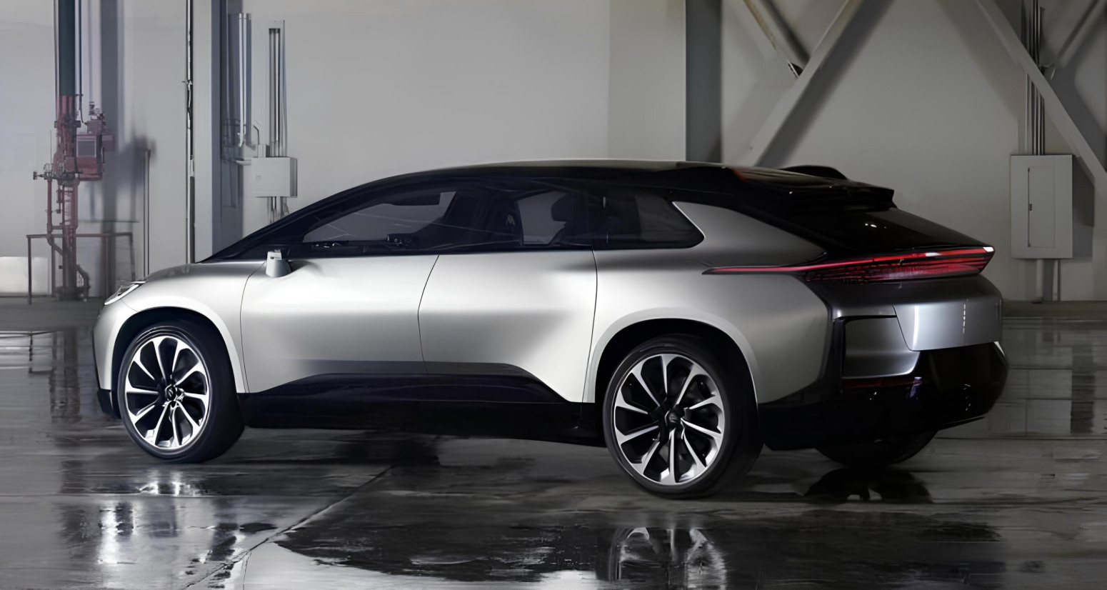 Prototip električnog automobila eksplodirao u sedištu kompanije – zgrada neupotrebljiva