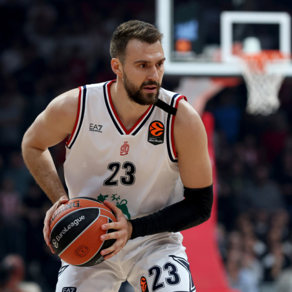 Armani slavio posle drame – Olimpijakos pao u Milanu