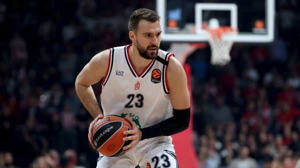 Armani slavio posle drame – Olimpijakos pao u Milanu