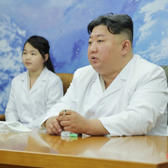 Objavio rat silikonima: Kim Džong zabranio povećanje grudi
