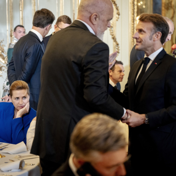 Rama i Makron se podsmevali Trampu: Ovako je tekao razgovor VIDEO