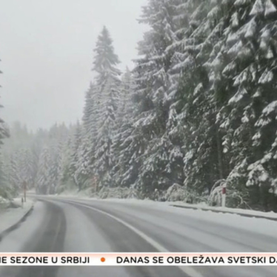 Zabelele se srpske planine: Sneg veje bez prestanka, turisti iznenađeni prizorom VIDEO
