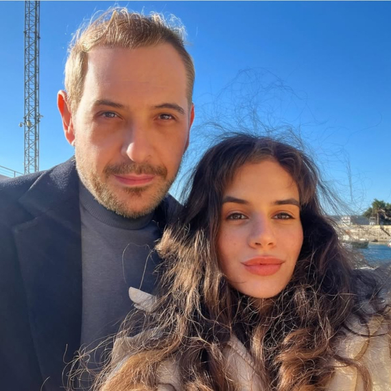 32 godine mlađa lepotica osvojila je srce srpskog glumca: Bila je to ljubav na prvi pogled FOTO