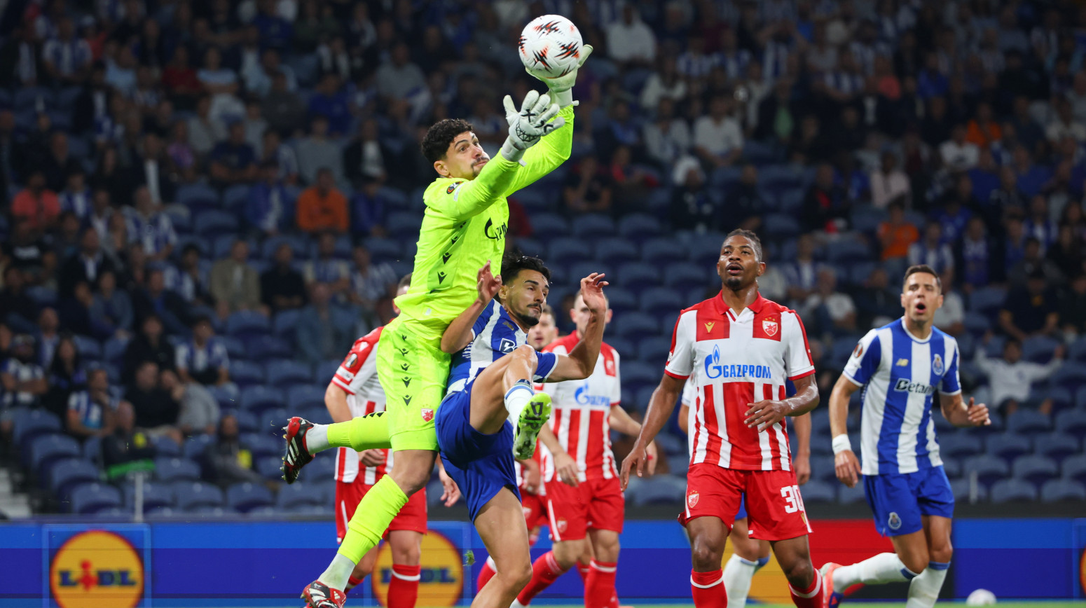 Zvezda kažnjena na "Dragau"! VIDEO