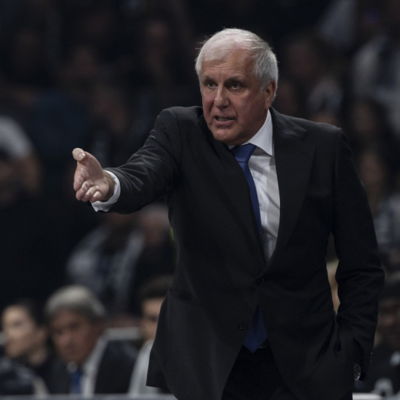 Obradović se nije ni vratio u Beograd sa Partizanom?