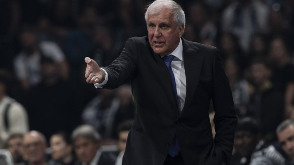 Obradović se nije ni vratio u Beograd sa Partizanom?