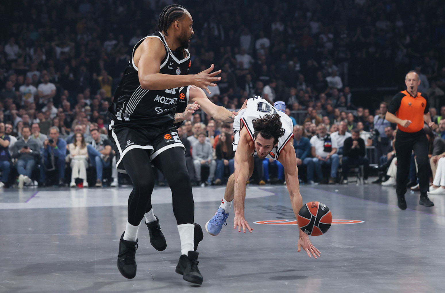 "Fantomski" faul Parkera – sudije oštetile Partizan VIDEO