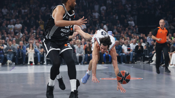 "Fantomski" faul Parkera – sudije oštetile Partizan VIDEO