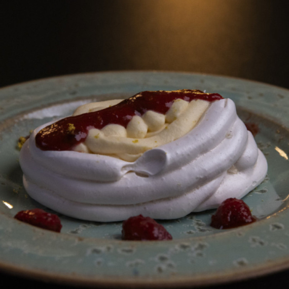 Čuvena Pavlova torta po receptu koji je i sudije MasterChefa ostavio bez daha