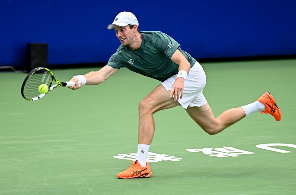 Skandal u Šangaju: Izbegao diskvalifikaciju uprkos incidentu! VIDEO