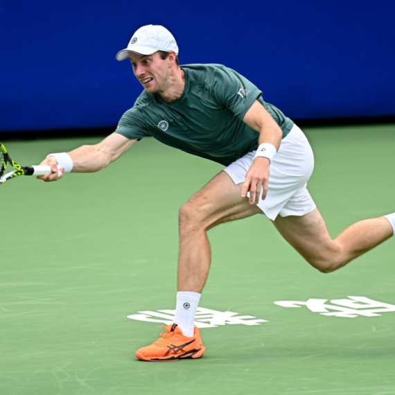 Skandal u Šangaju: Izbegao diskvalifikaciju uprkos incidentu! VIDEO