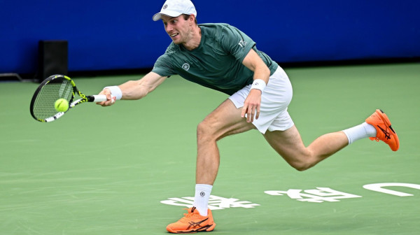 Skandal u Šangaju: Izbegao diskvalifikaciju uprkos incidentu! VIDEO