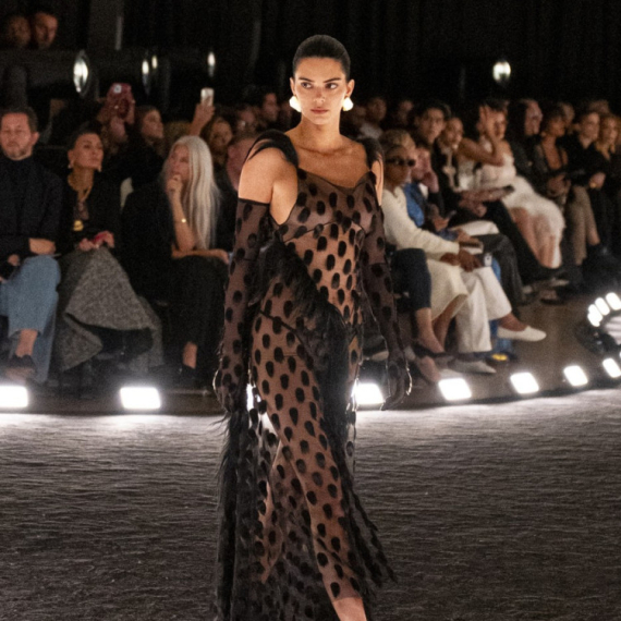 Kad se skine najtraženija manekenka – tad sve "pršti" od seksepila FOTO/VIDEO