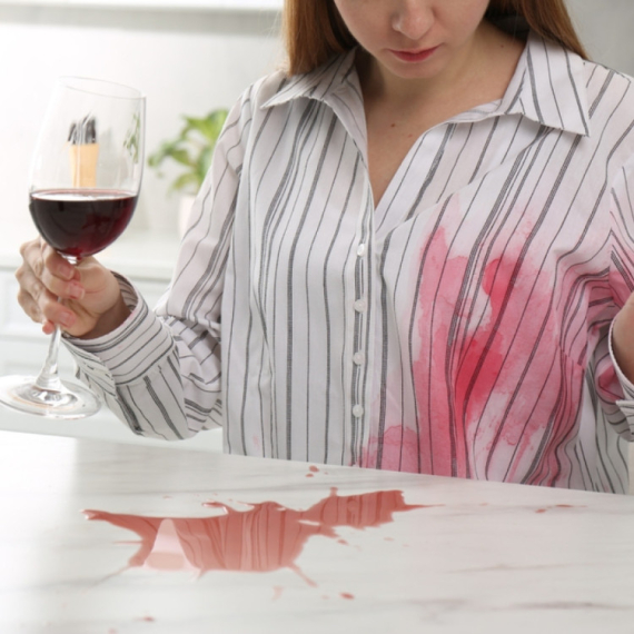 Magija u boci, fleke nestaju kao od šale: Lak za kosu ne služi samo za ulepšavanje