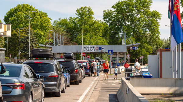 Duge kolone automobila na srpsko – mađarskoj granici, čekanje duže od dva sata
