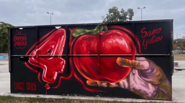 U skejt parku kod Ušća osvanuo mural posvećen grupi Crvena jabuka FOTO