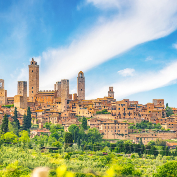 Srednjovekovni grad u Toskani koji fascinira turiste FOTO